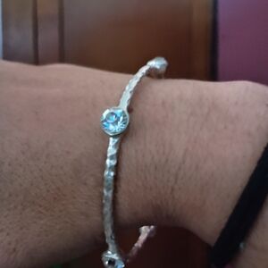 Elegant Silver Bracelet with Crystal Accent